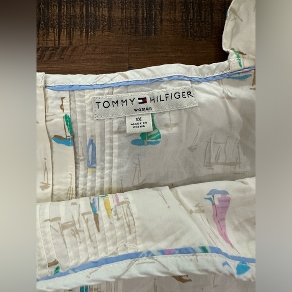 NWOT Tommy Hilfiger Ivory Sleeveless Blouse Top Size 1X Button Up Back Sailboats - Picture 7 of 7